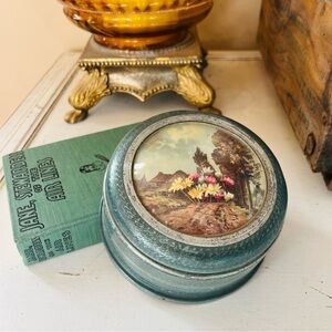 Vintage powder-music box